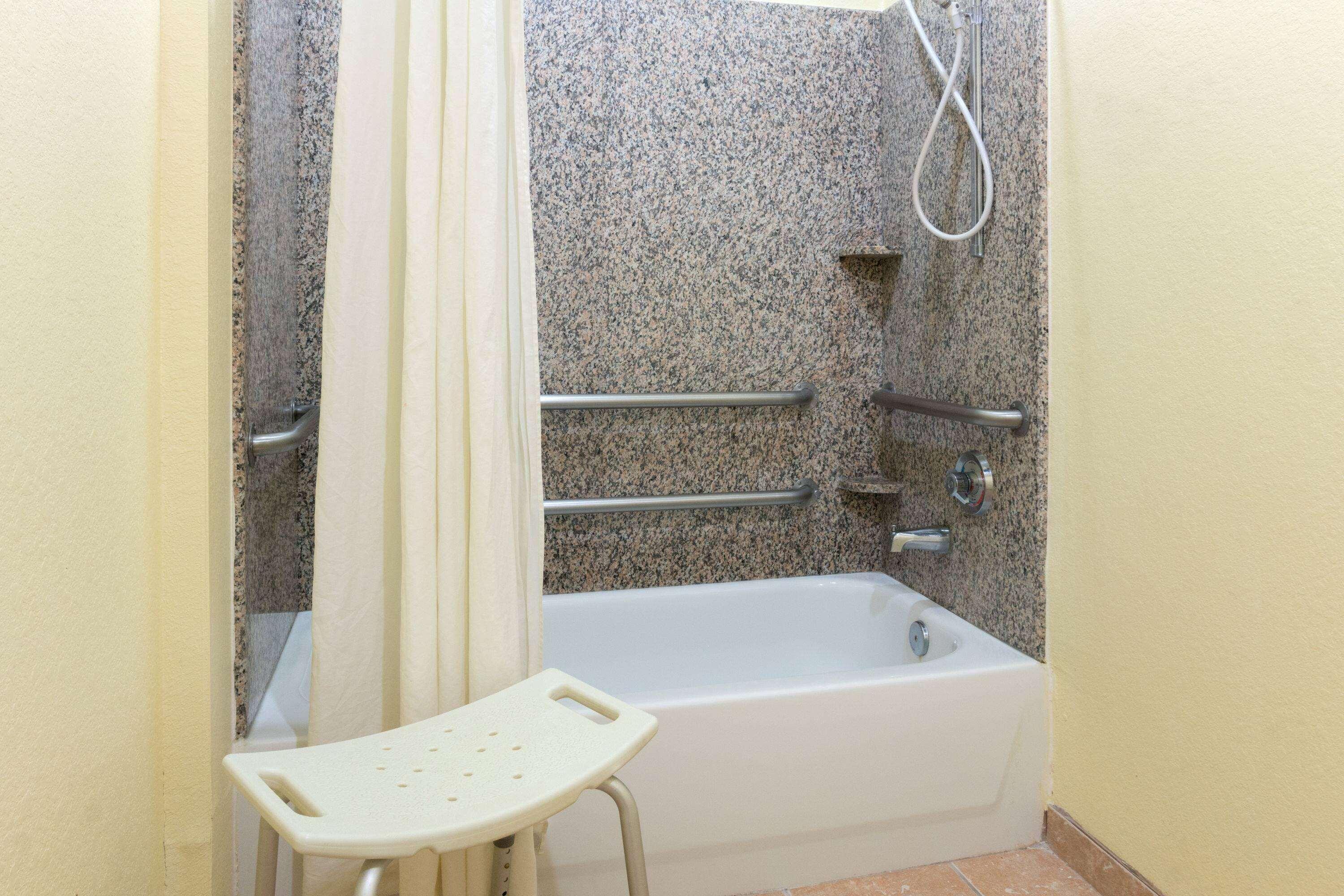 Hotel Super 8 By Wyndham Stafford Sugarland Area Esterno foto