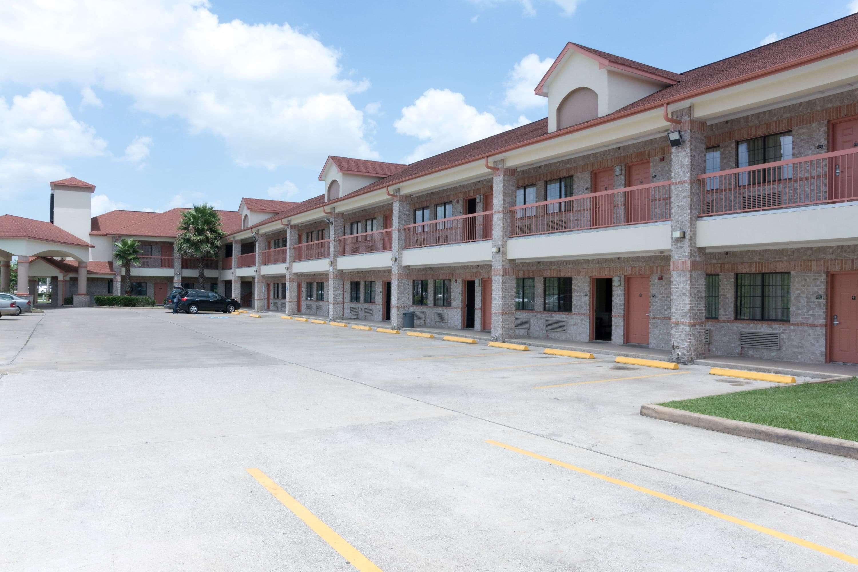 Hotel Super 8 By Wyndham Stafford Sugarland Area Esterno foto