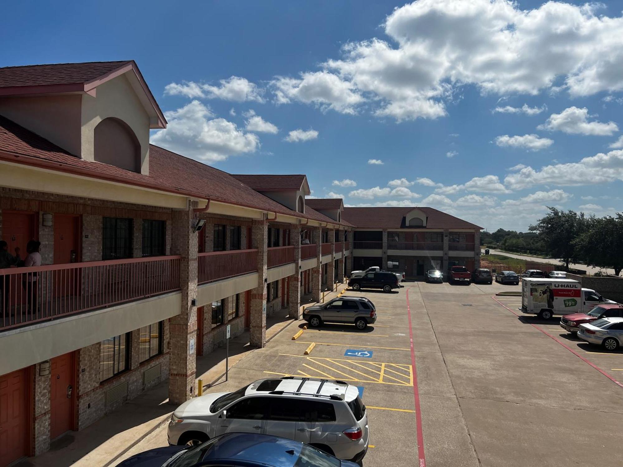 Hotel Super 8 By Wyndham Stafford Sugarland Area Esterno foto